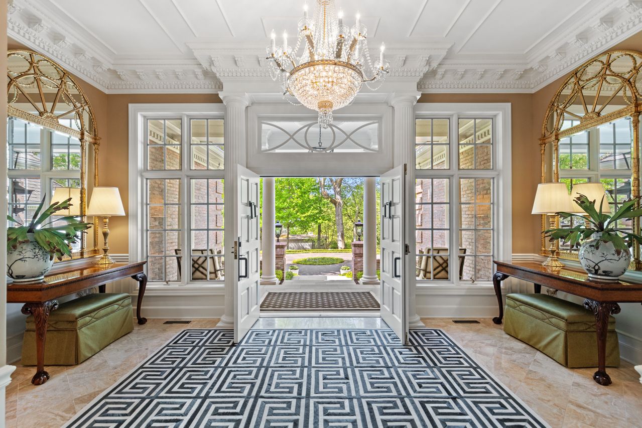 Wayzata Masterpiece // Deeded Lake Minnetonka Boat Slip