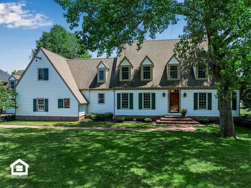 Stunning custom Williamsburg 5 bedroom/2.5 bath Colonial